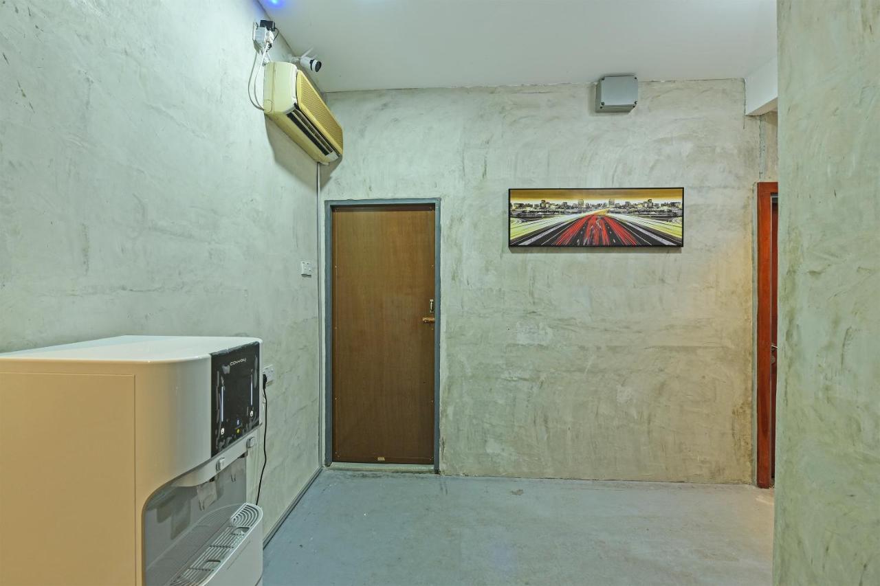 קואנטאן Oyo 90662 The 1975 Hotel Empire מראה חיצוני תמונה
