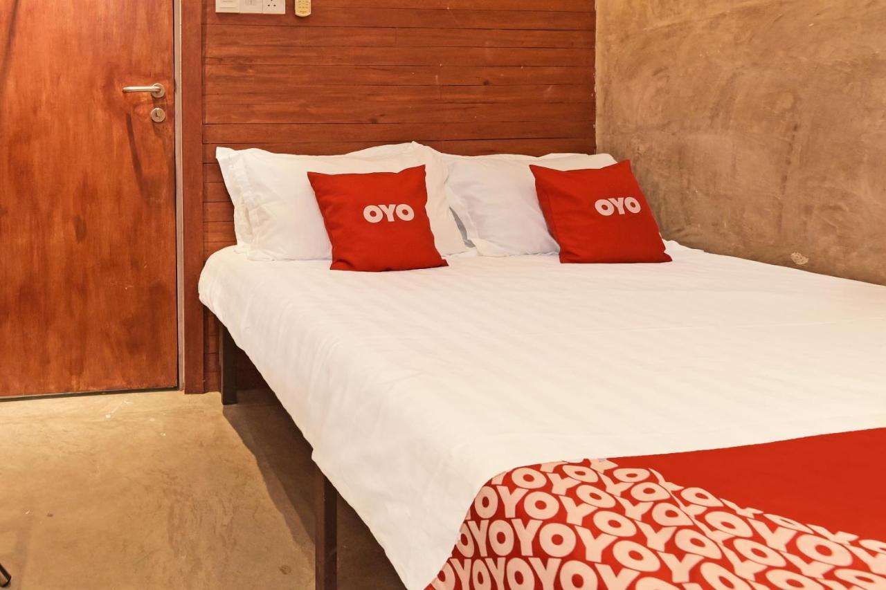 קואנטאן Oyo 90662 The 1975 Hotel Empire מראה חיצוני תמונה
