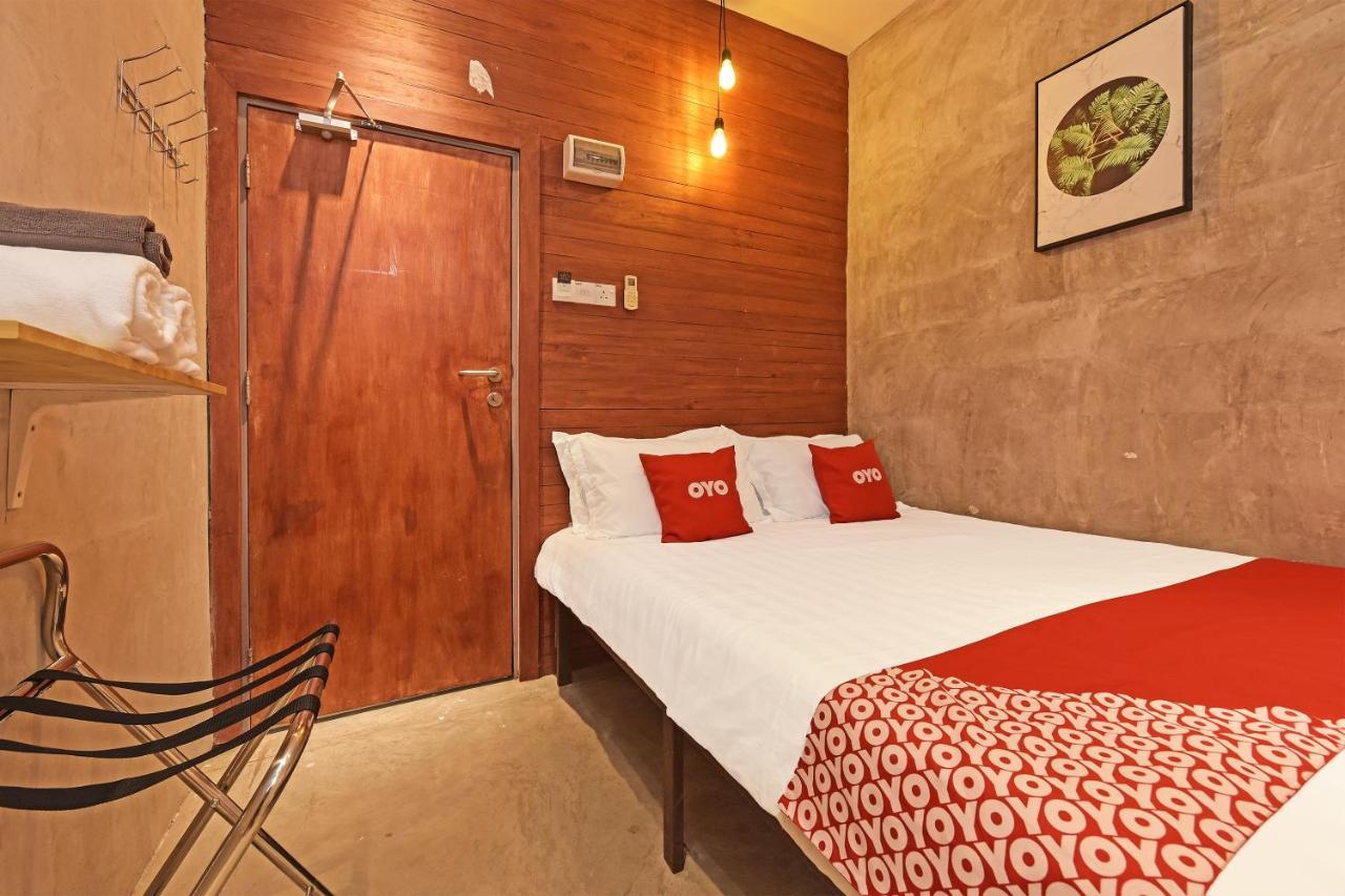 קואנטאן Oyo 90662 The 1975 Hotel Empire מראה חיצוני תמונה